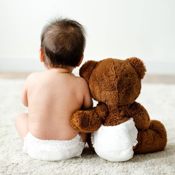 back-of-a-baby-with-a-teddy-bear1531031853555597392.jpg