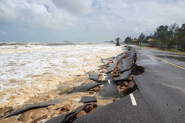 beach-road-slide-by-water-and-wind8528736515999180206.jpg