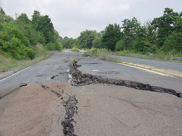 cracked-road7590340455603646206.jpg