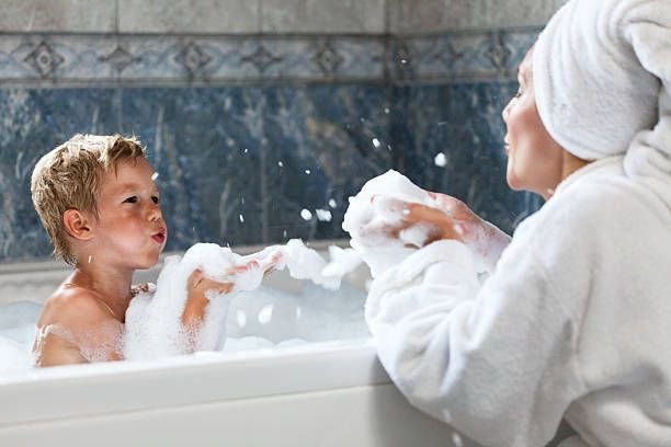mother-and-child-having-fun-in-the-bathroom2023537426504914728.jpg