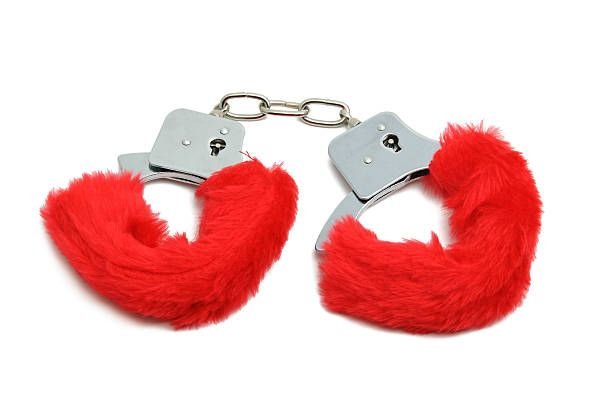 romantic-red-handcuffs7906938355251669504.jpg