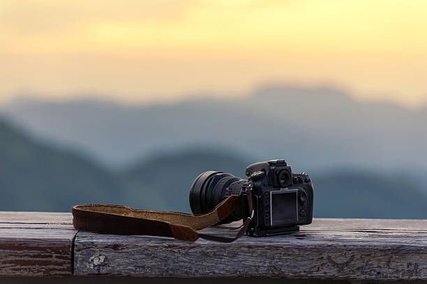travel-photographer-equipment-with-beautiful-landscape853750045611391084.jpg